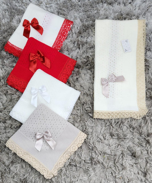 REF5 - Traditional Spanish Lace Shawl