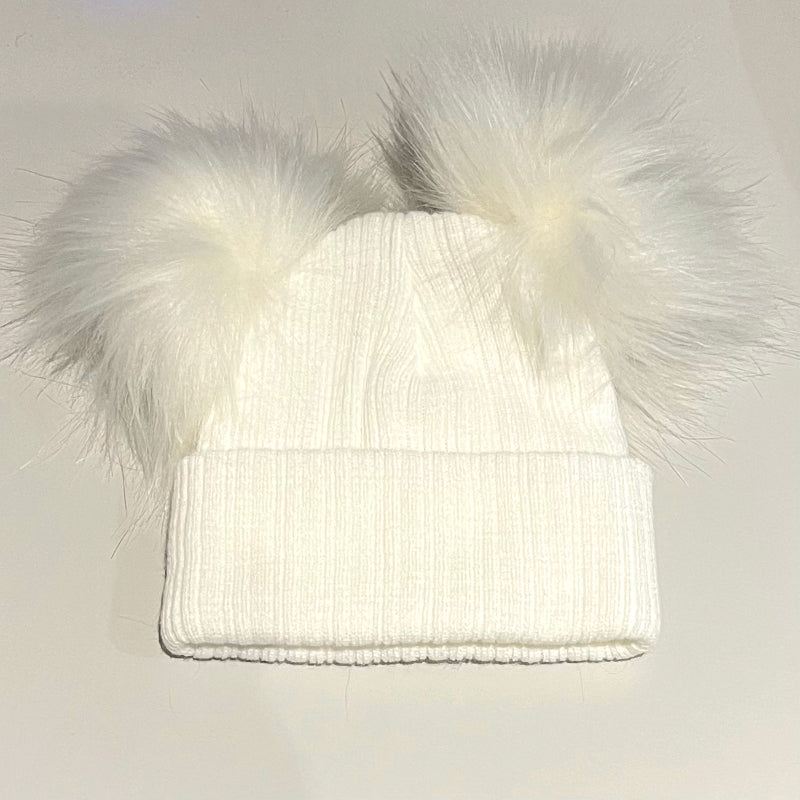 2PHL - Hat with two pom poms